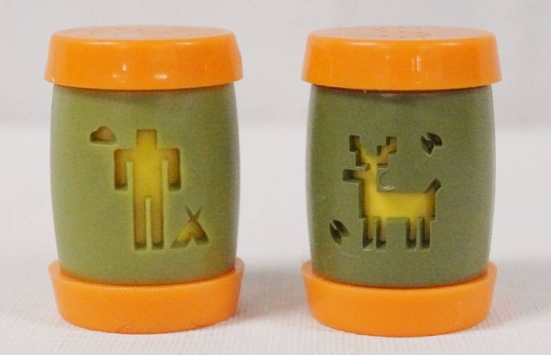lot 6332 image: Vintage Salt and Pepper Shakers - Native American Art - Green, Orange & Yellow - Brings back memories