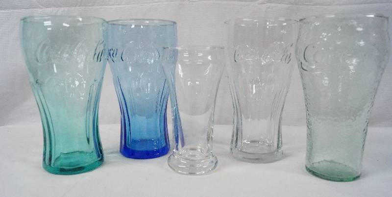 lot 6350 image: Lot of 4 Coca Cola Glasses - Various Colors - Plus 1 clear glass - WOW