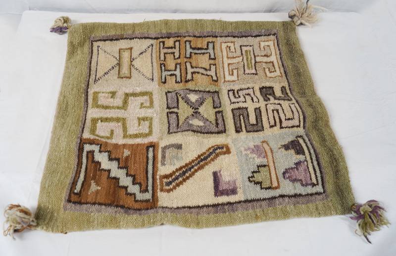 lot 4248 image: 100% Wool - Southwestern Design Decorative Pillow Covering - Imported from Peru - approx 21.5 square plus tassles - NICE