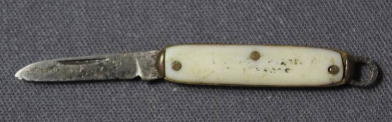lot 9056 image: Neat Vintage 1.5 U.S.A. Folding Pocket Knife