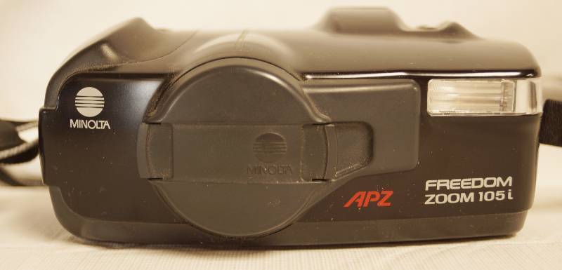 lot 2511 image: Vintage MINOLTA camera - APZ Freedom Zoom 105i - 35mm Film - Zoom 35-105mm 14-6.7 - WOW