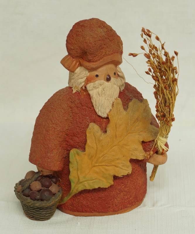 lot 6195 image: Holiday  Fall Santa Figurine - Cute