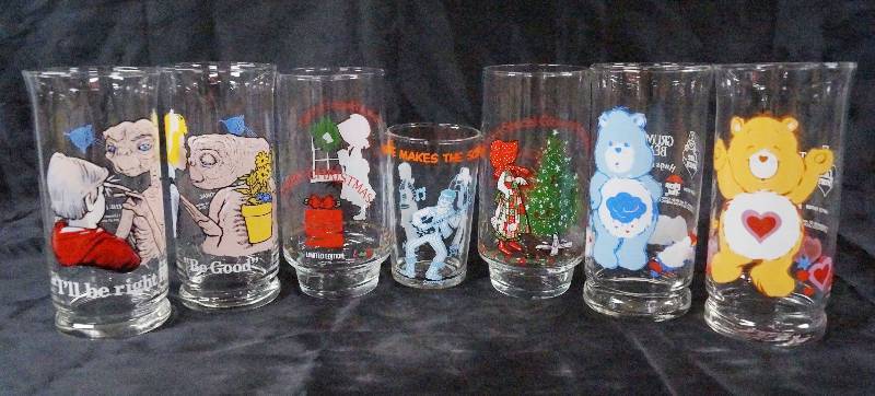 lot 4276 image: Nice Set of Glasses - ET - Care Bears and Others - Pizza Hut