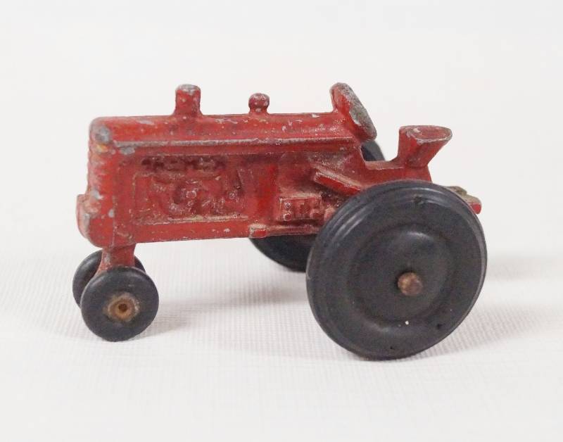 lot 4280 image: Antique Toy Tractor - OLD