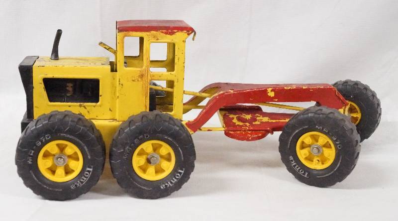 lot 4282 image: Tonka Toy Tractor Grader - Super Collectible - Bid Now