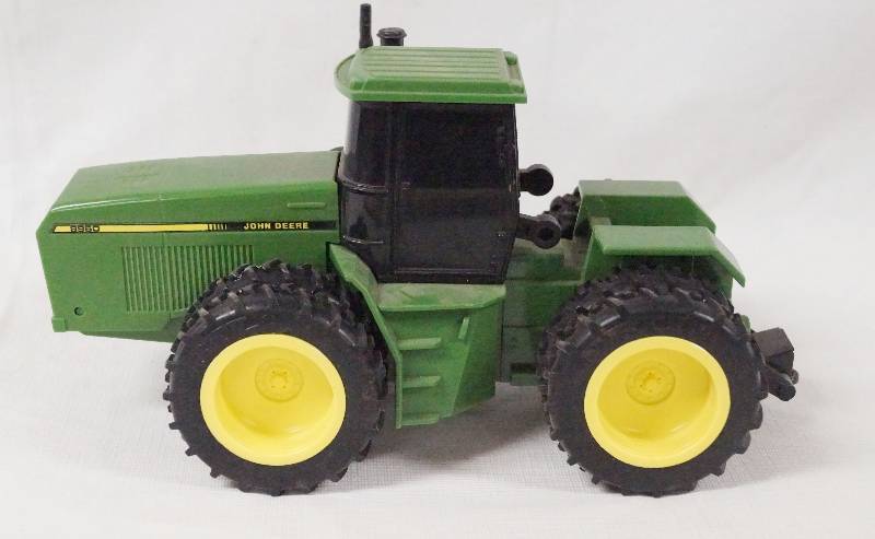 lot 4284 image: John Deere Electric Toy Tractor - Look Here