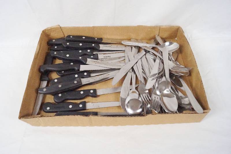 lot 4289 image: Lot of Misc KitchenSteak Knives and Silverware - See pics