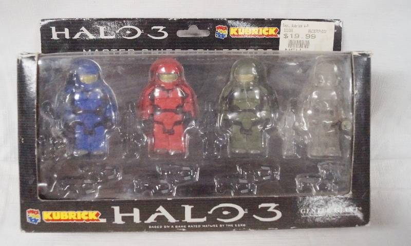 lot 4290 image: HALO 3 Action Figure Set - Unopened in Original Box - Master Chief Collection - KUBRICK - WOW
