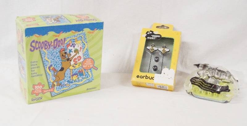 lot 4291 image: Pair of Headphones, Scooby Doo Puzzle and Travel Game - see pics