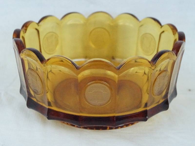 lot 4404 image: Beautiful COIN GLASS Dish - Dont Miss This One