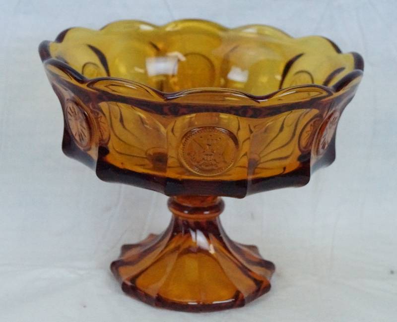 lot 4406 image: Beautiful COIN GLASS Dish - Look for the Coins on the Glass
