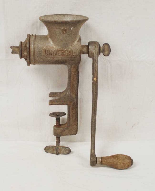 lot 4461 image: Vintage UNIVERSAL Meat Grinder #3 - Counter-Top Mount - COOL