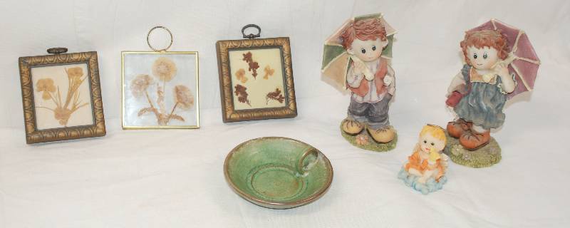 lot 4466 image: Lot of Pretty Home Decor - Dried Flowers Framed - Figurines and A Pottery Candle Holder