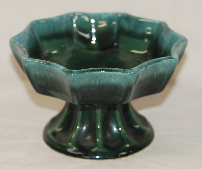 lot 4470 image: Vintage Mid Century Green Drip Hull Pottery Scalloped Edged Pedestal Candy Dish F83