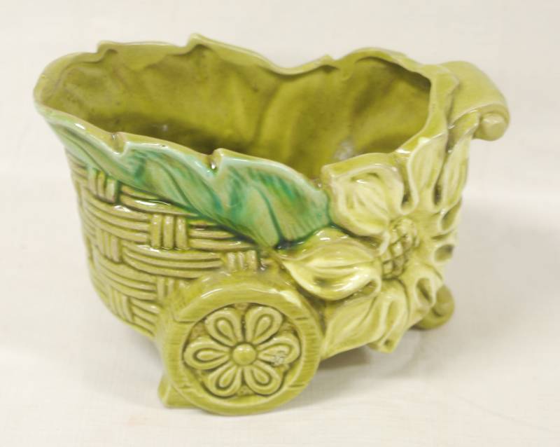 lot 4471 image: Beautiful Ceramic Carriage Vase - Leaf Motif - Rubens - Vintage 2136C - JAPAN - COOL