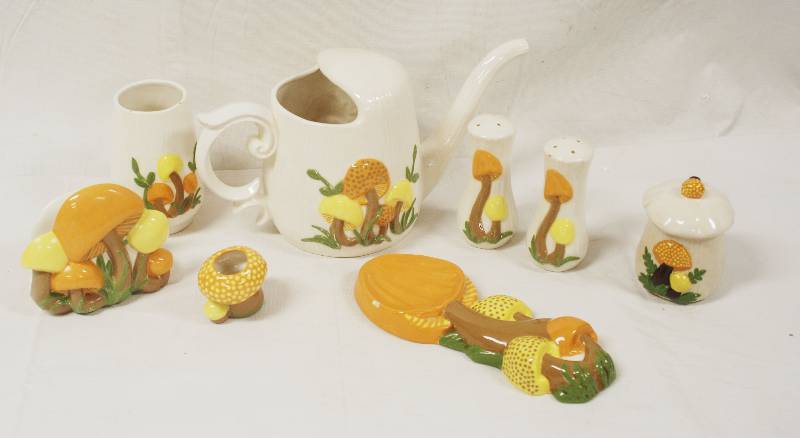 lot 4475 image: Vintage Mushroom Kitchen Set - 1973 Arnels - Pitcher, Toothpick, Salt & Pepper, Spoon Rest and More See Pics