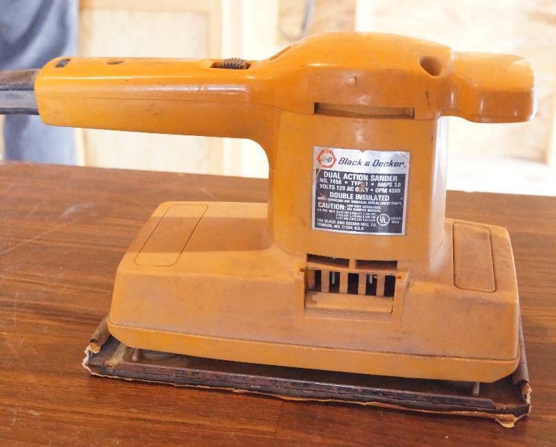 lot 6381 image: Black & Decker Dual Action Electric Sander