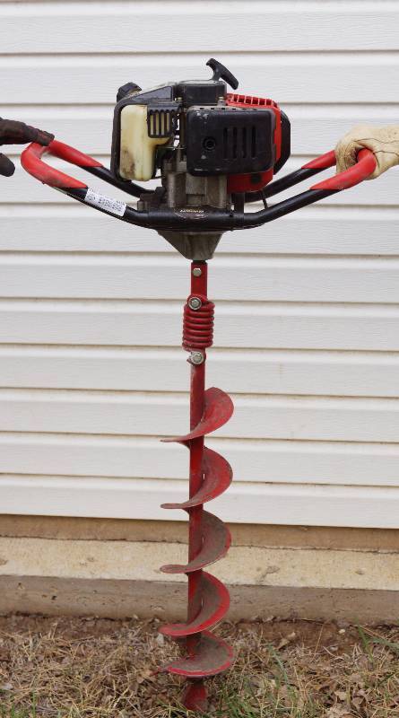 lot 6368 image: Earthquake E43 with 8 Earth Auger - BIT INCLUDED - SEE VIDEO
