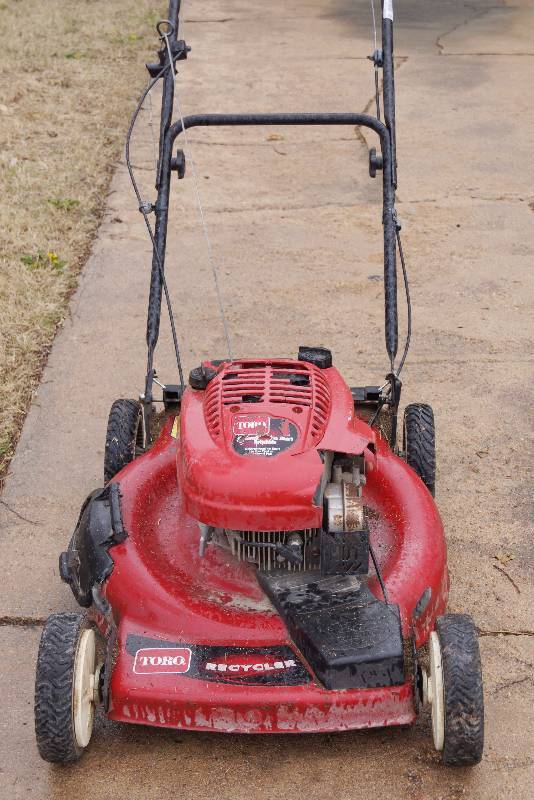 lot 6372 image: Toro Recycler Push Mower - SEE WIDEO