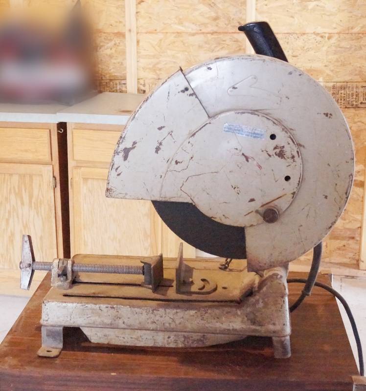 lot 6380 image: 14 Makita 2414 - 3800 RPM - 13 Amp CUT OFF SAW - SEE VIDEO
