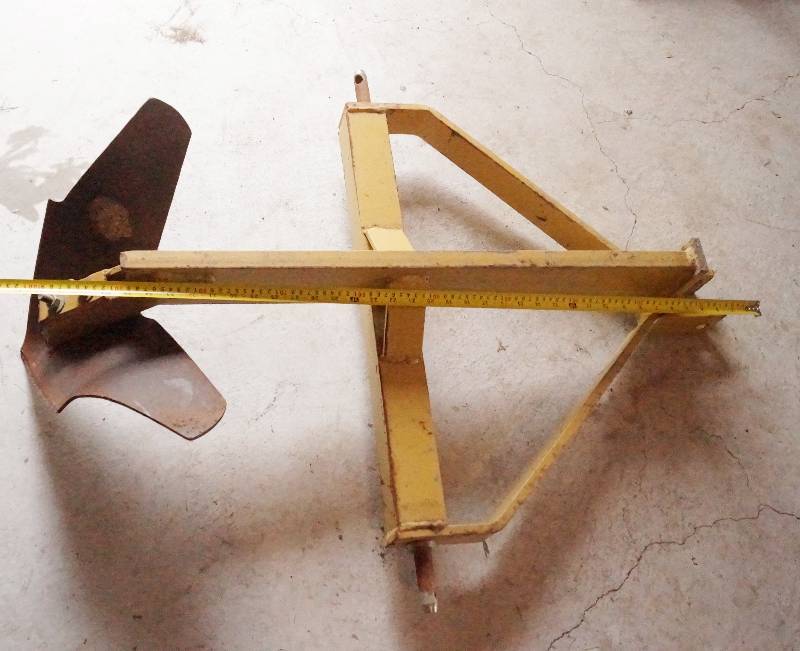 lot 6404 image: King Kutter 3 PT Middle Buster Plow