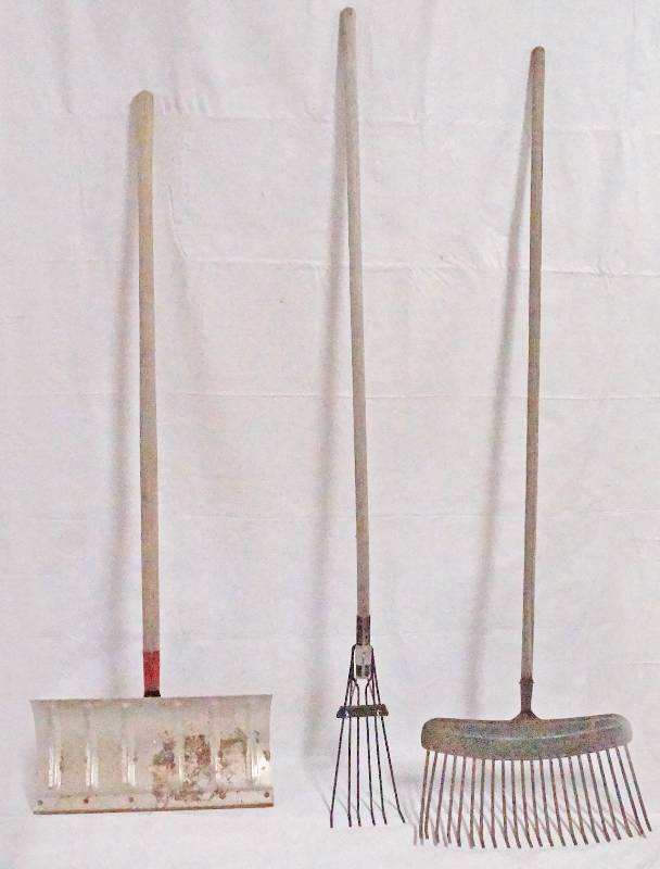 lot 6426 image: Lot of 2 Rakes and 1 Snow Shovel