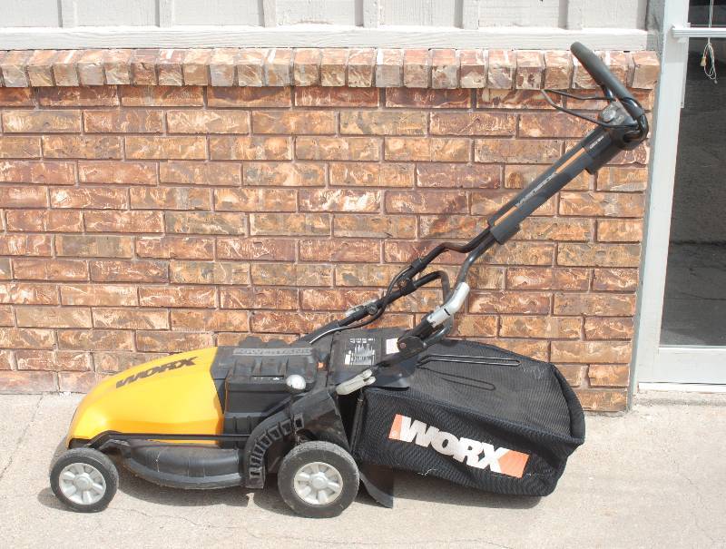 lot 6434 image: Lawnmower - Cordless 24v Worx W6780 with Bagger