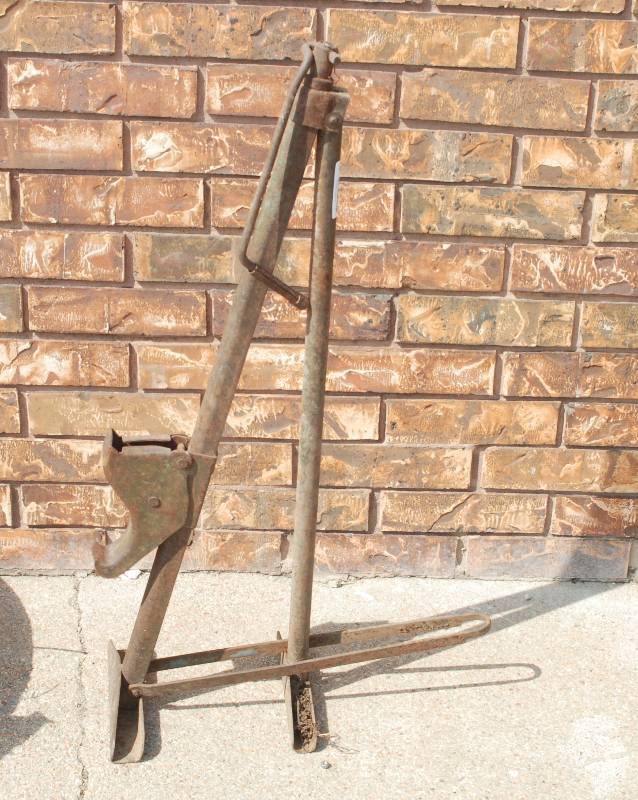 lot 6412 image: Vintage Bumper Jack