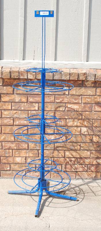 lot 6414 image: Blue Metal Merchandise Display Rack