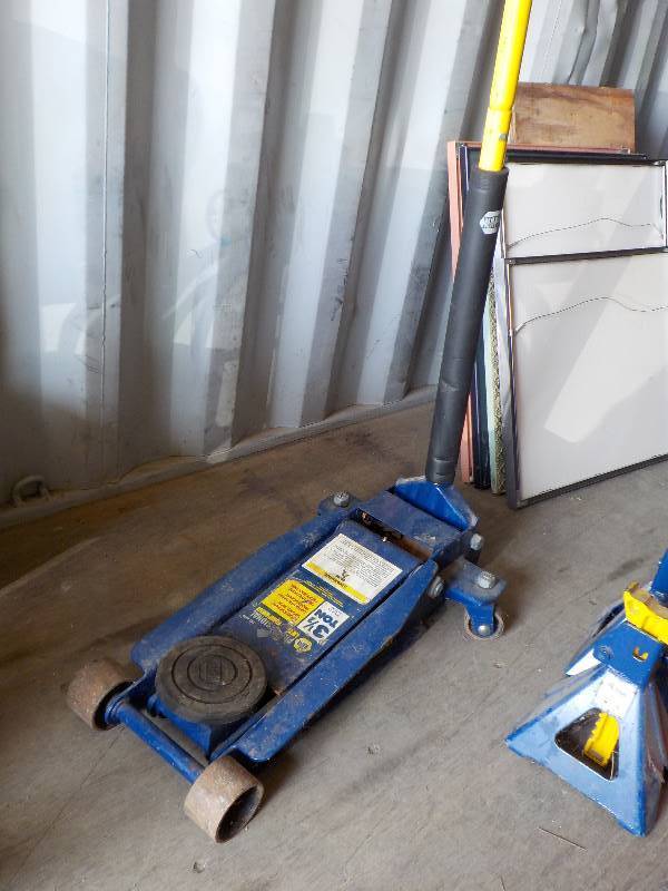 Napa 3 1 2 Ton Floor Jack Cleaning Out The Warehouse Everything