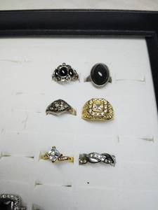 lot 12 image: Rings