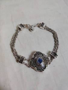 lot 26 image: Pretty Bracelet