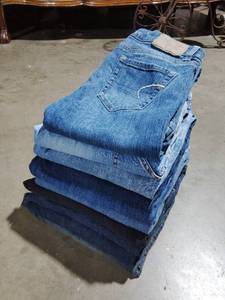 lot 43 image: Lot of 10 Pairs of Denim Jeans