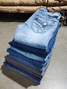 lot 44 image: Lot of 10 Pairs of Denim Jeans