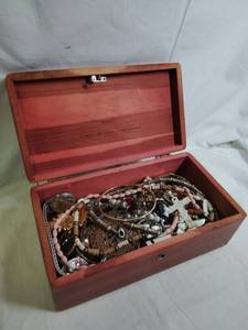 lot 47 image: Small LANE Cedar Chest with Jewelry