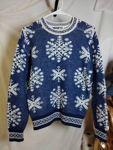 lot 53 image: Vintage Womens Size Medium OBERMEYER Christmas Sweater SUPER CUTE