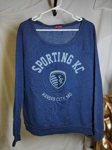 lot 324 image: MITCHELL and NESS Womens Size Medium Wide Neck Sporting KC Crewneck Sweatshirt