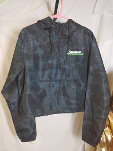 lot 503 image: Womens Size Medium KAWASAKI Windbreaker Crop Top with Hood CAMOUFLAGE