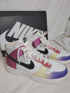 lot 506 image: NIKE Size 8.5 Shoes