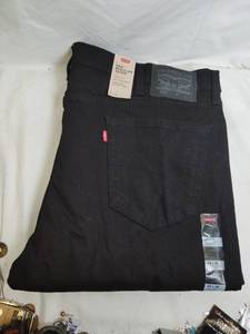 lot 519 image: NEW Levis SIZE 42 x 36 Black