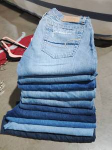 lot 526 image: Lot of 10 Pairs of Denim Jeans