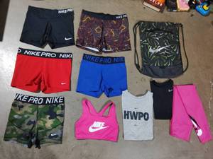 lot 527 image: NIKE Lot