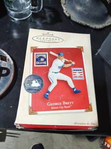 lot 535 image: George Brett Keepsake Ornament