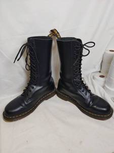 lot 540 image: Dr. Marten Boots Size 9 Black like new