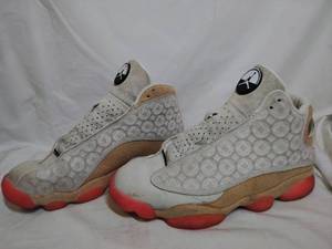 lot 542 image: AIR Jordans Size 8 no laces