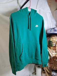 lot 549 image: Green NIKE Size Large Hoodie