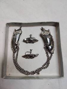 lot 560 image: Vintage Horse Jewelry Earrings etc