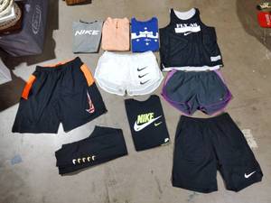 lot 561 image: NIKE Lot