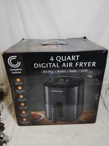 lot 568 image: 4 Quart Digital Air Fryer