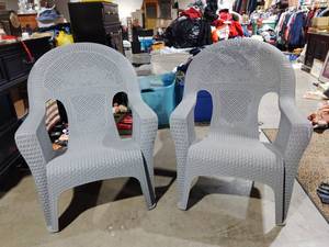 lot 574 image: Nice Outdoor Chairs